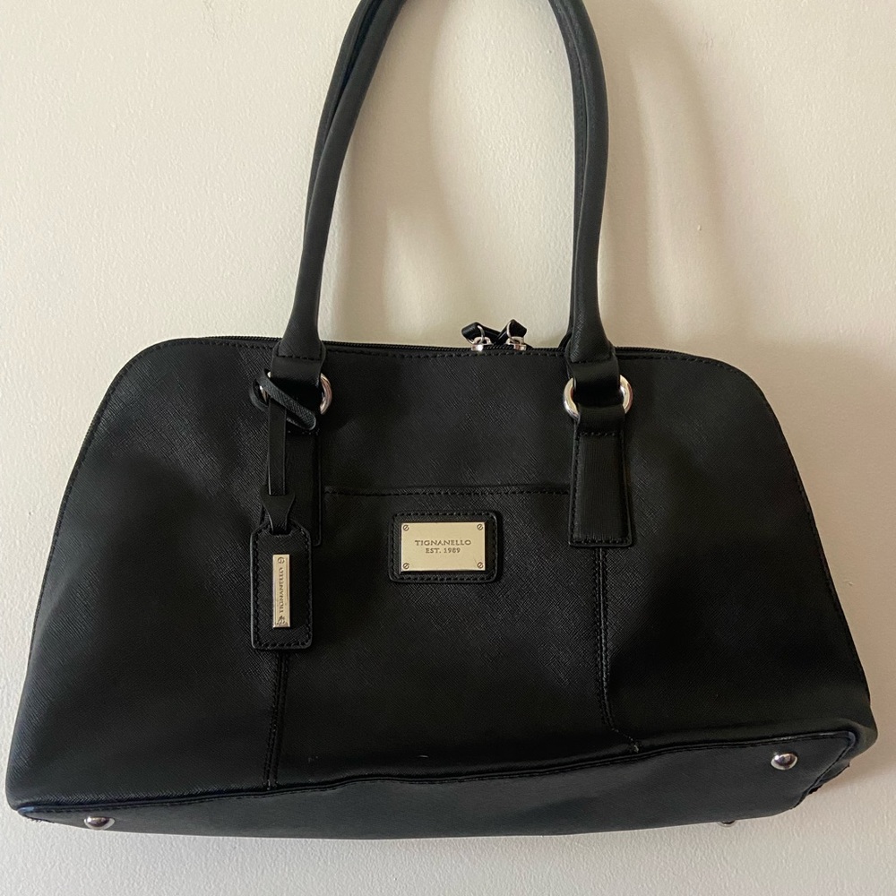 Women’s Medium Classy Chic Tignanello Leather Black Gold Shoulder Bag